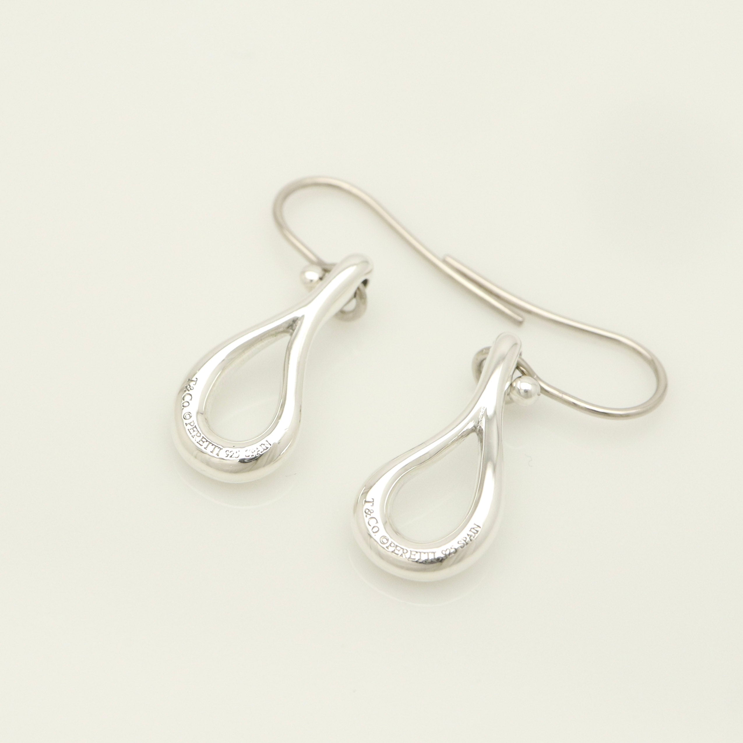 TIFFANY&Co.  オープン ティアドロップ エルサペレッティ フック ピアス AG925