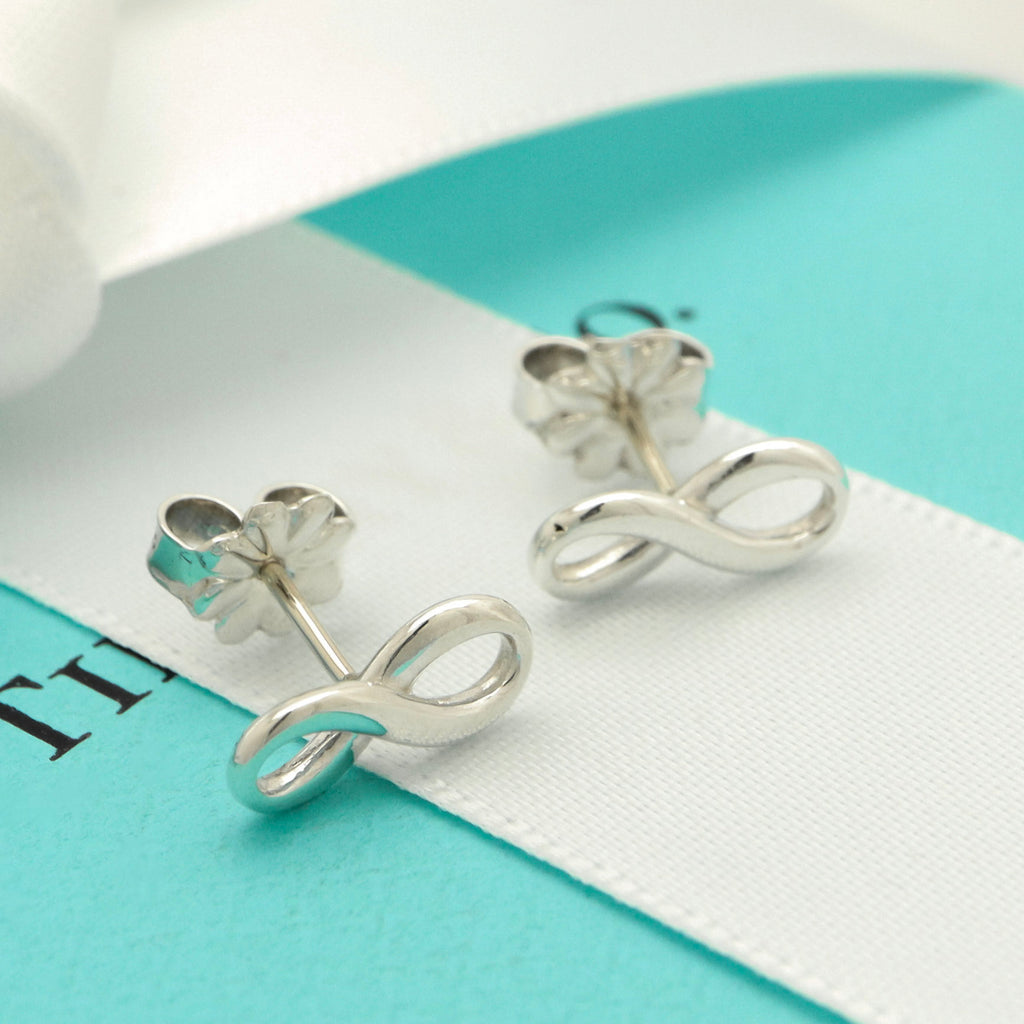 TIFFANY&Co. インフィニティ スタッド ピアス AG925