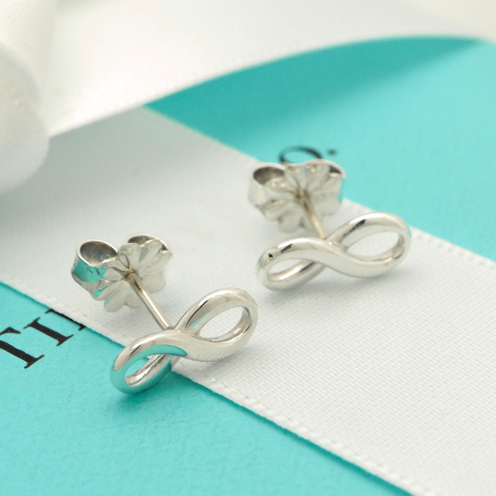 TIFFANY&Co. インフィニティ スタッド ピアス AG925