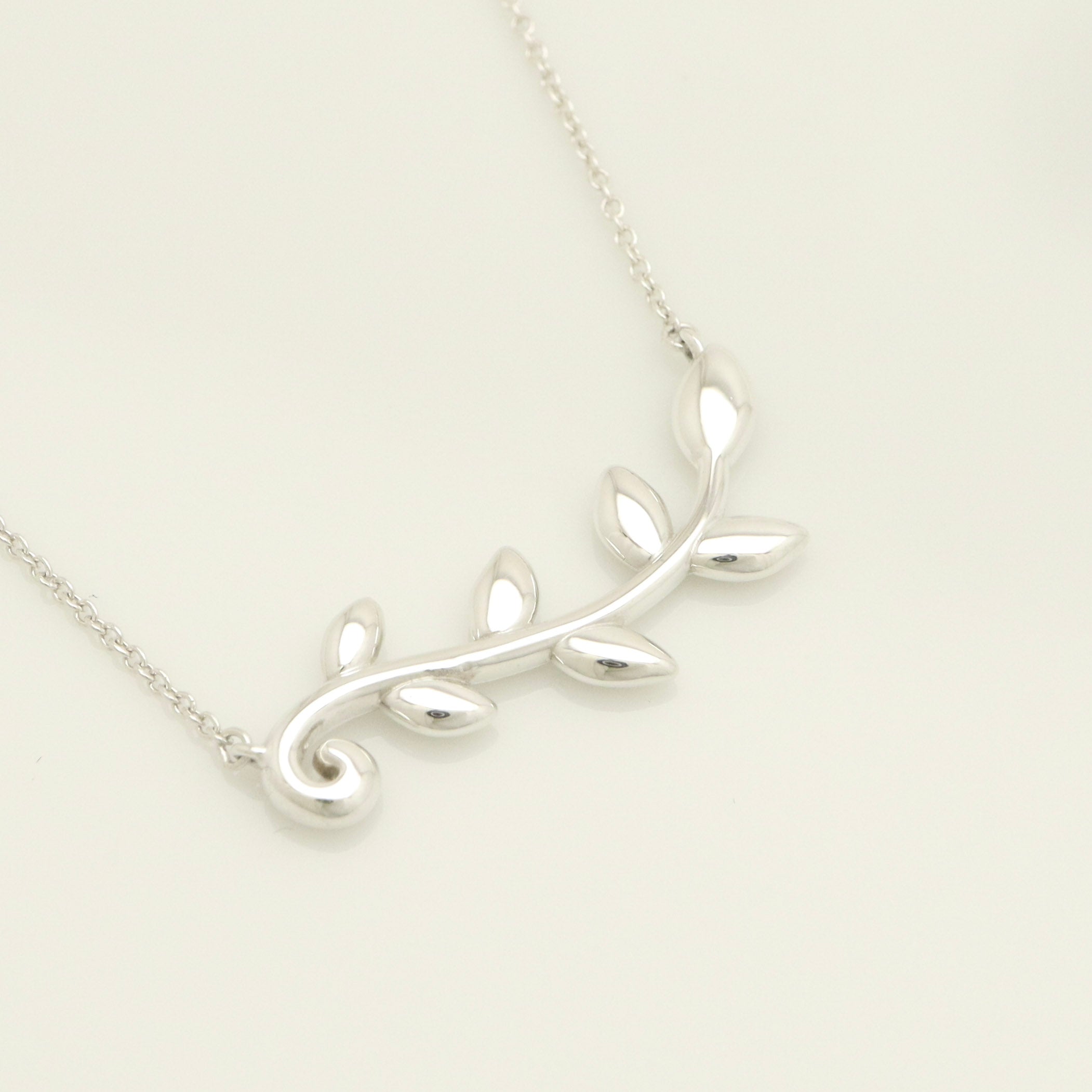 GIFT*Tiffany & Co. Picasso Olive Leaf Vine Necklace Pendant Sterling Silver 925 