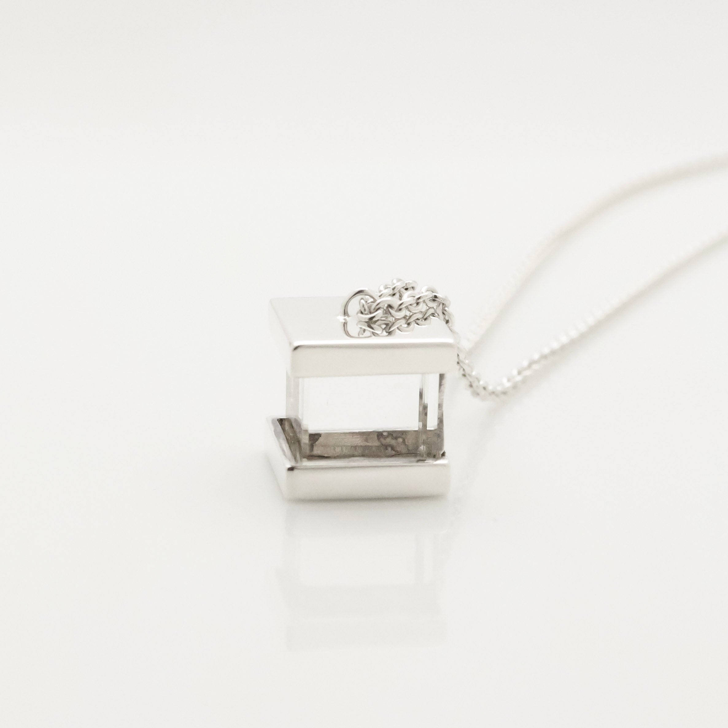 Tiffany & Co. アトラス キューブ クリスタル ネックレス AG925