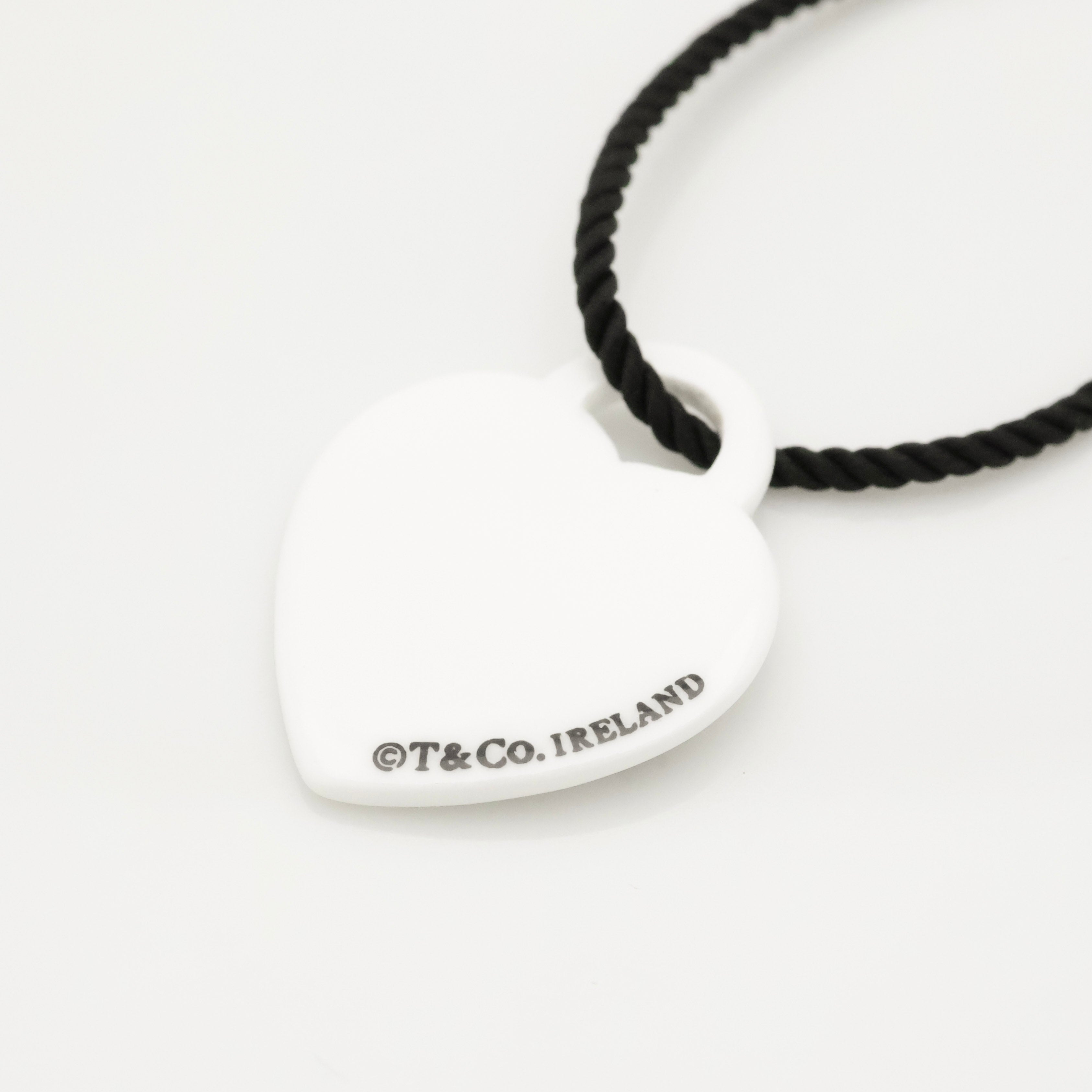 TIFFANY&Co. リターントゥ ティファニー ハート タグ ホワイト ボーン シルク コード ネックレス AG925