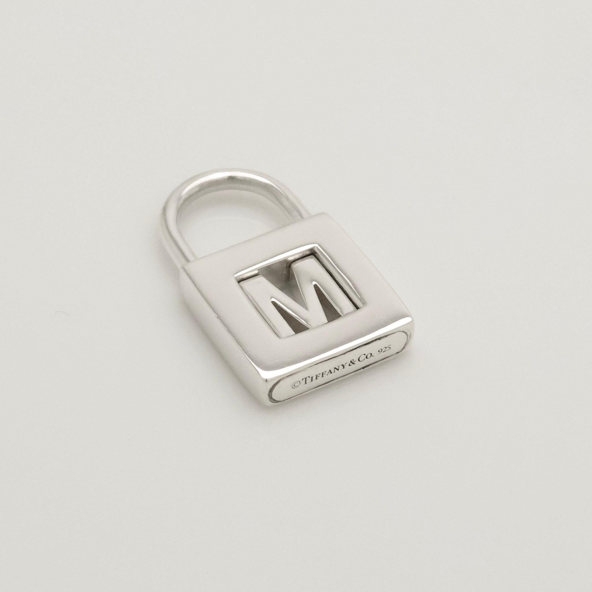 TIFFANY&Co. カデナ ロック M アルファベット ネックレス AG925