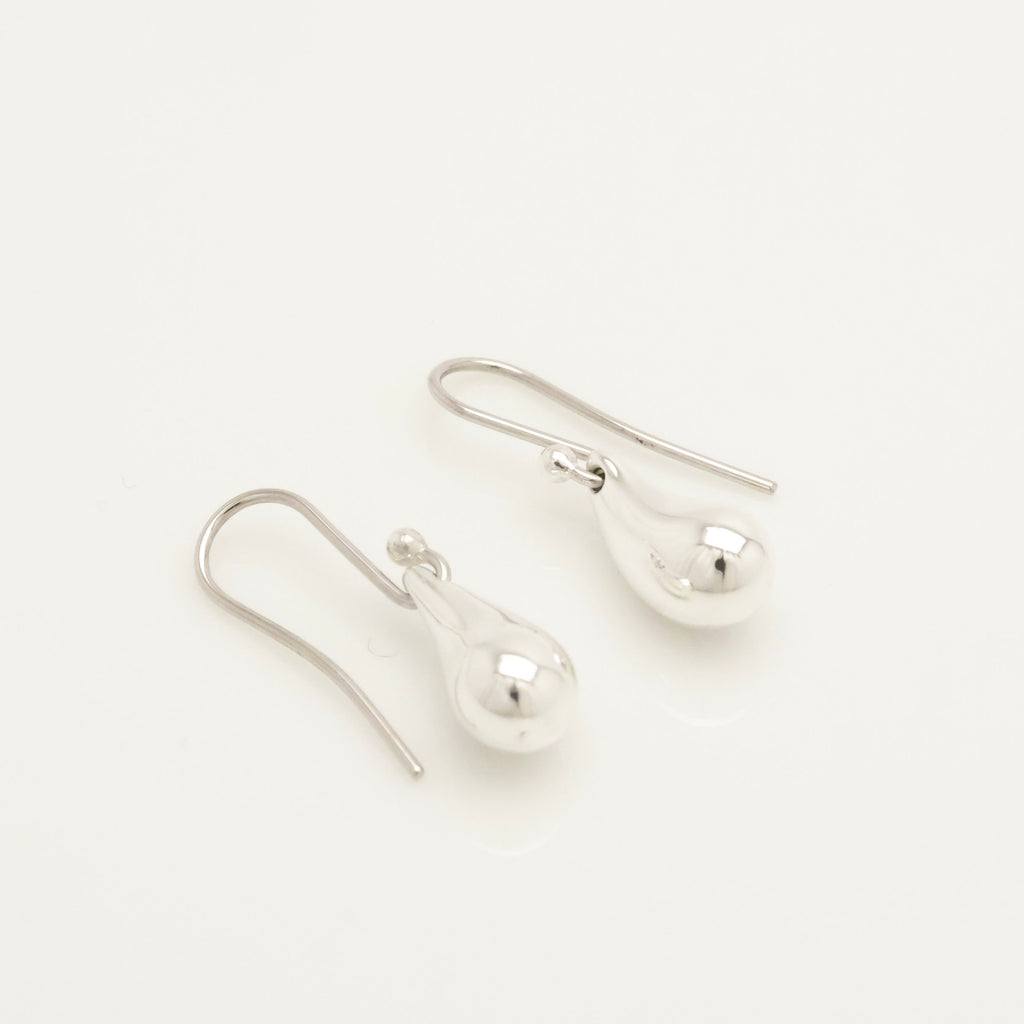 TIFFANY&Co. ティアドロップ エルサペレッティ フック ピアス AG925