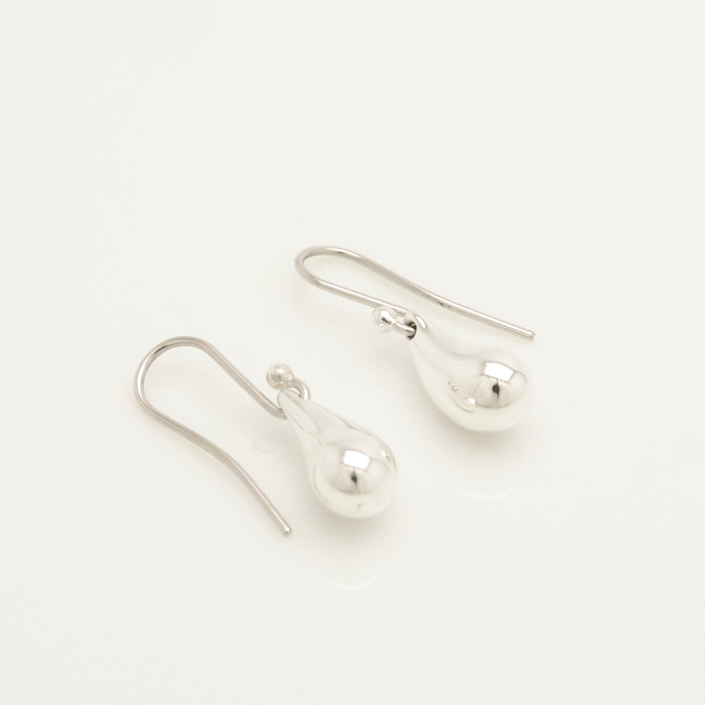 TIFFANY&Co. ティアドロップ エルサペレッティ フック ピアス AG925