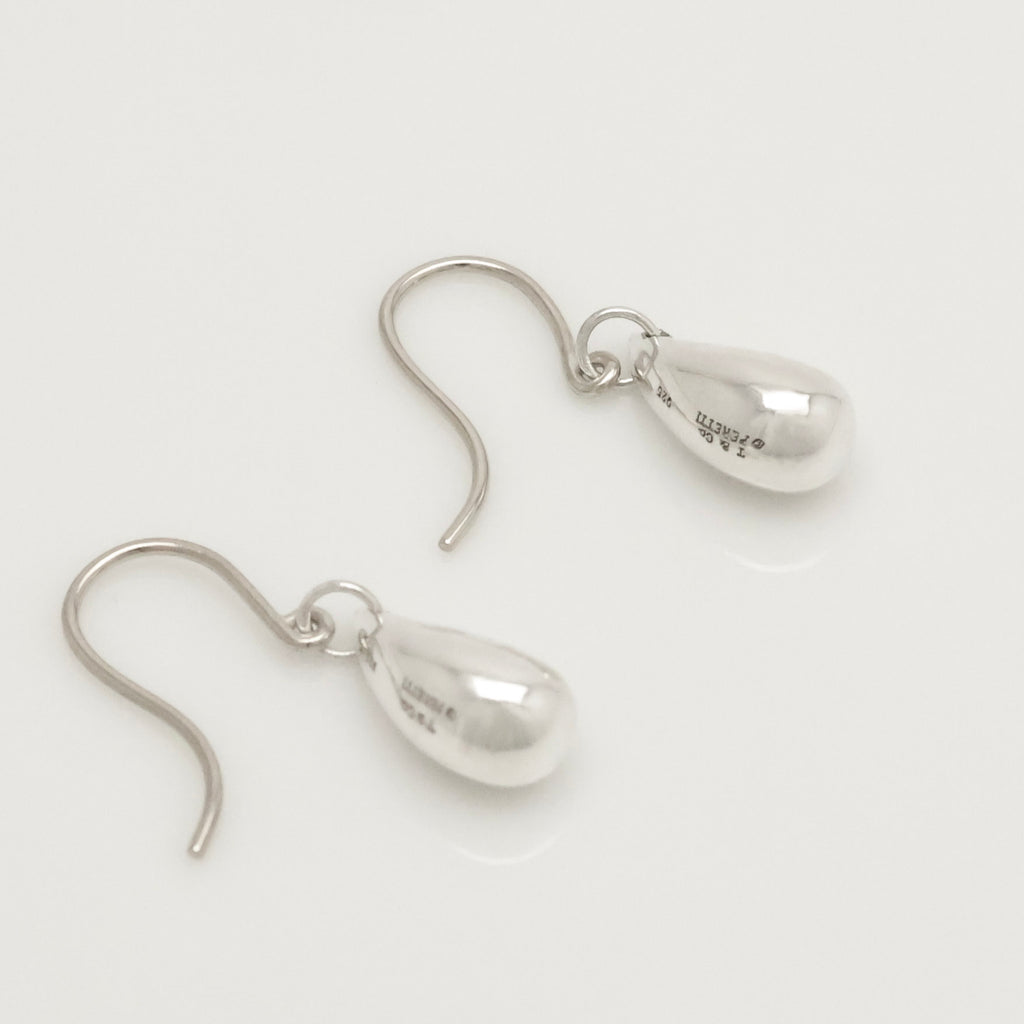 TIFFANY&Co. ティアドロップ エルサペレッティ フック ピアス AG925