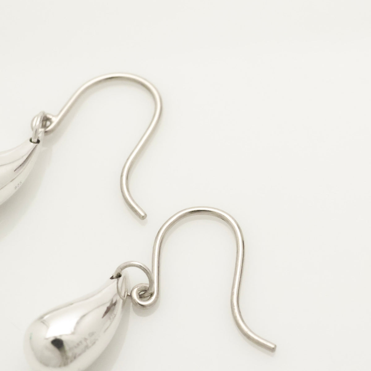TIFFANY&Co. ティアドロップ エルサペレッティ フック ピアス AG925