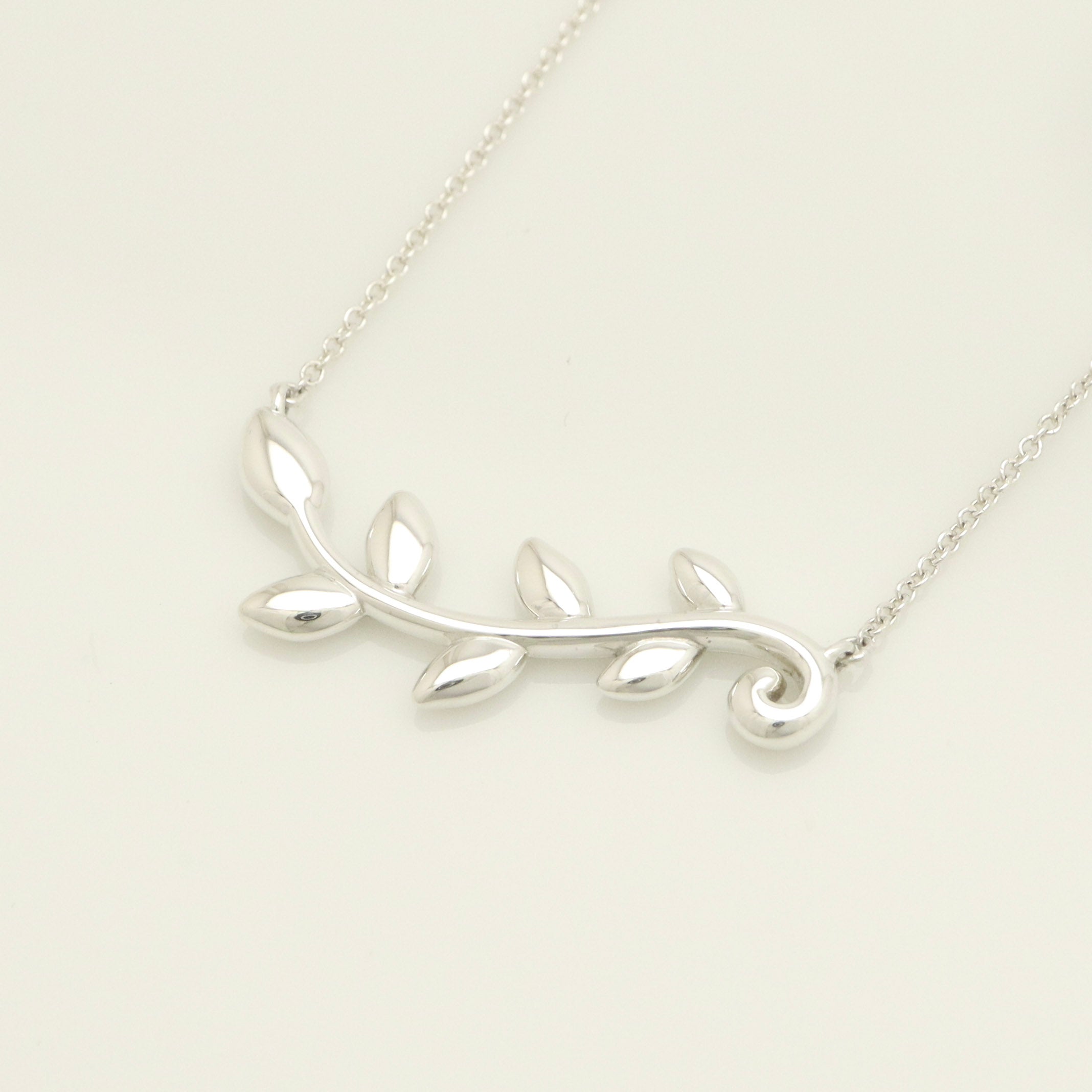 GIFT*Tiffany & Co. Picasso Olive Leaf Vine Necklace Pendant Sterling Silver 925 