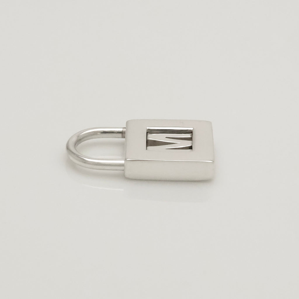 TIFFANY&Co. カデナ ロック M アルファベット ネックレス AG925