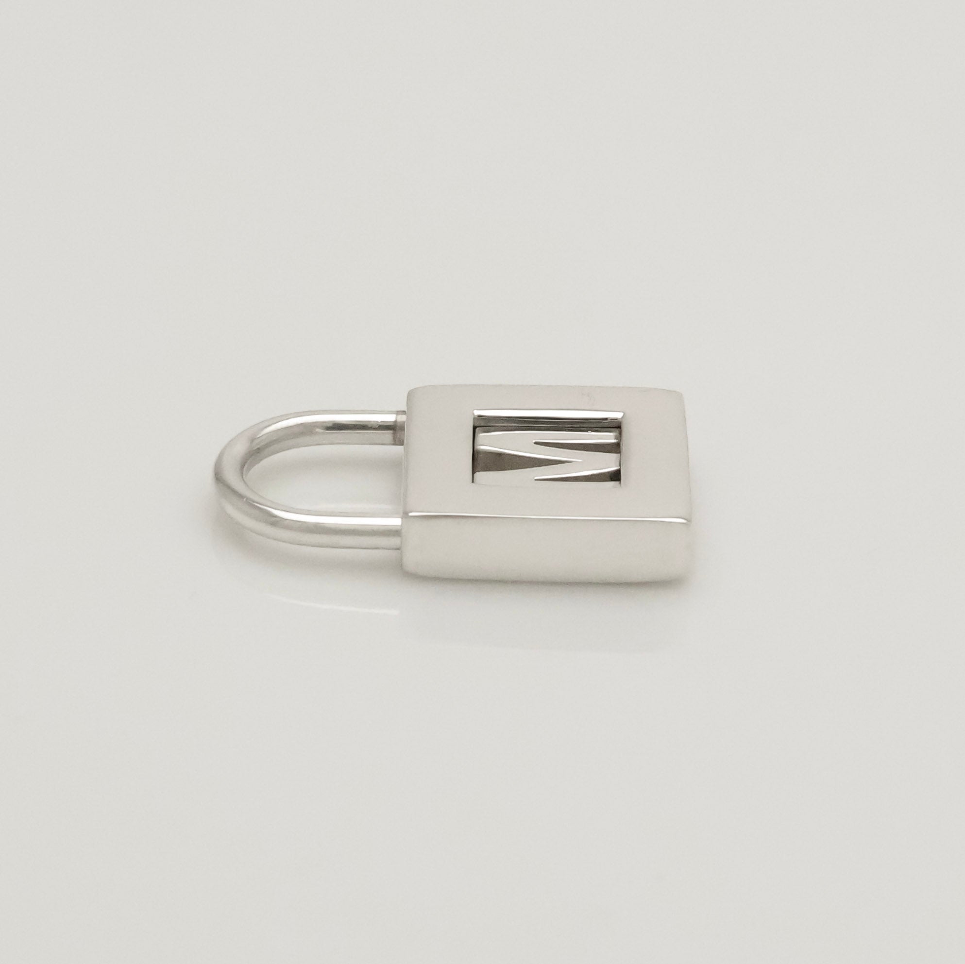 TIFFANY&Co. カデナ ロック M アルファベット ネックレス AG925