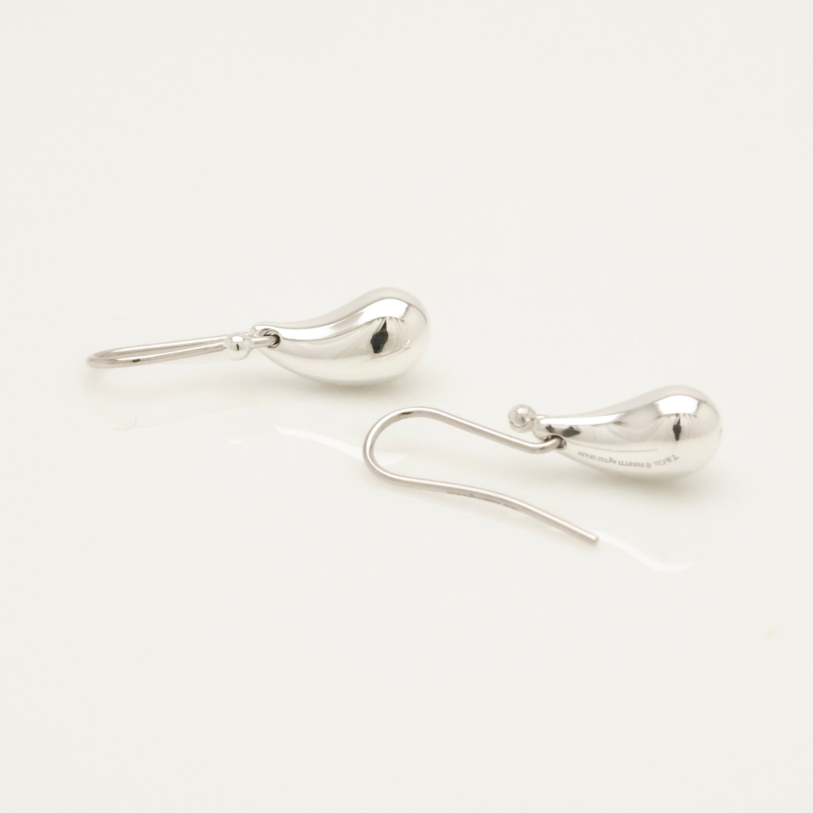 TIFFANY&Co. ティアドロップ エルサペレッティ フック ピアス AG925