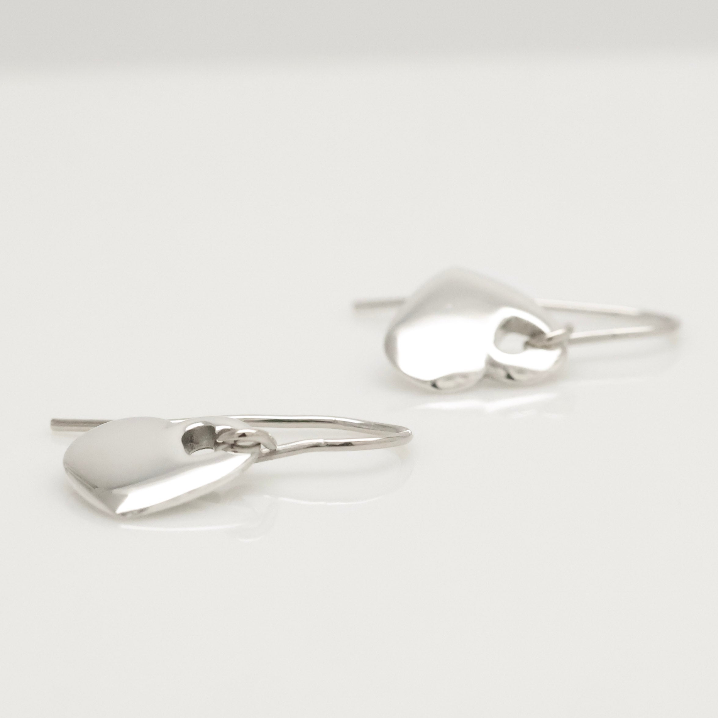 TIFFANY&Co. 2 ハート ステンシル カットアウト フック ピアス AG925