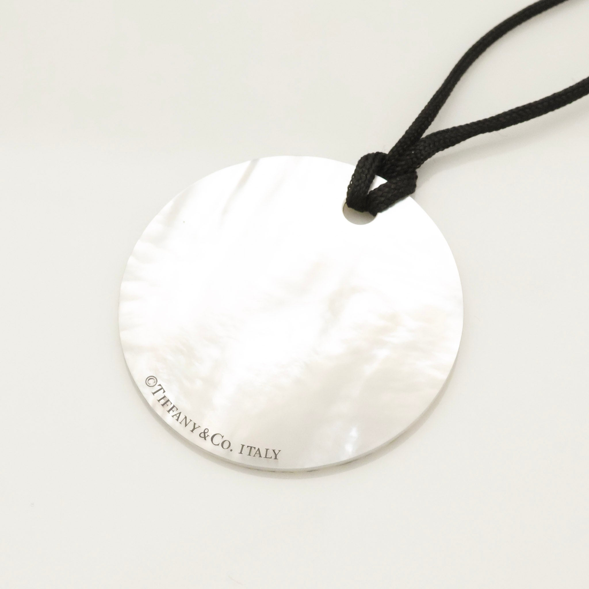 Tiffany & Co. Notes LARGE Round Shell Silk Cord Necklace Sterling Silver AG925