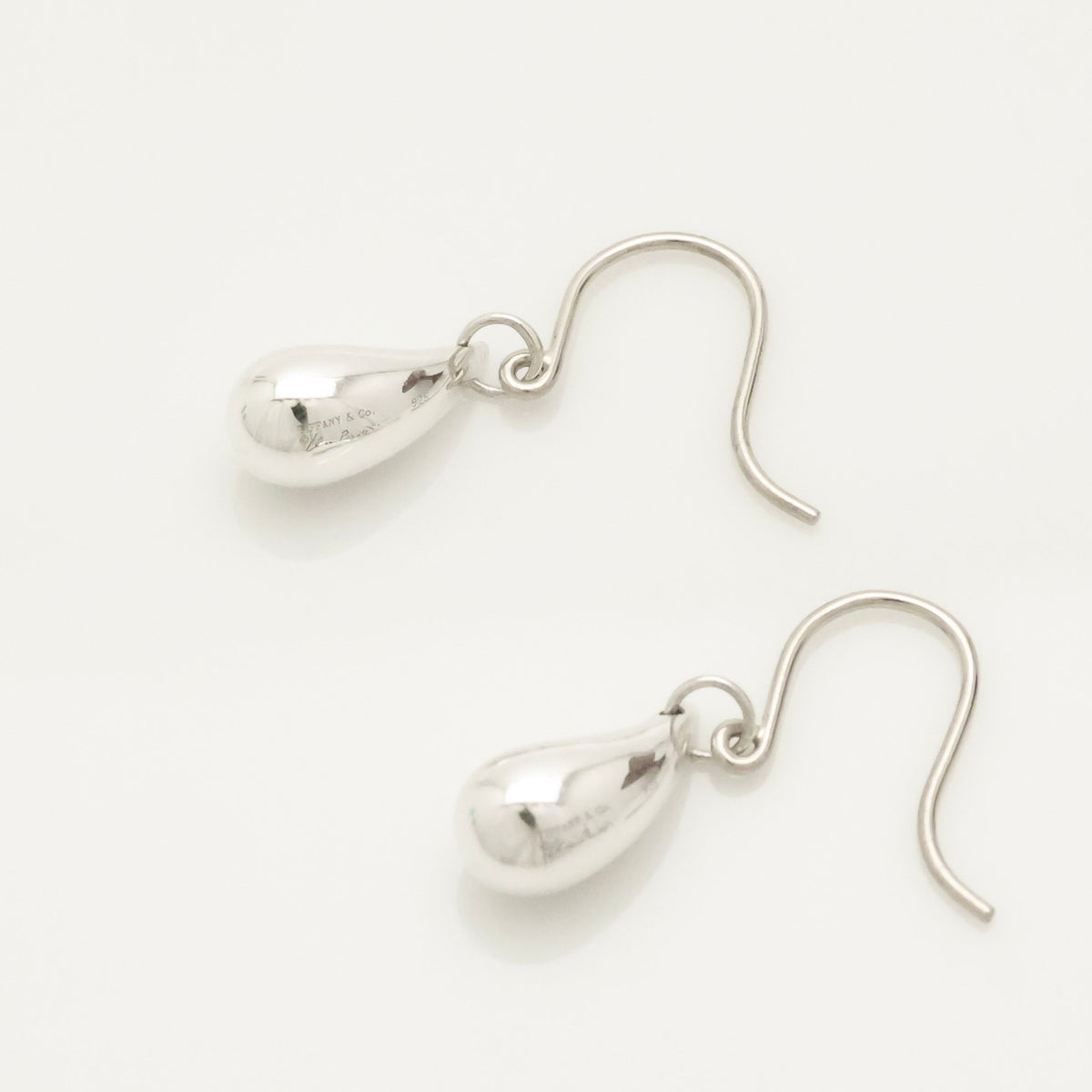 TIFFANY&Co. ティアドロップ エルサペレッティ フック ピアス AG925