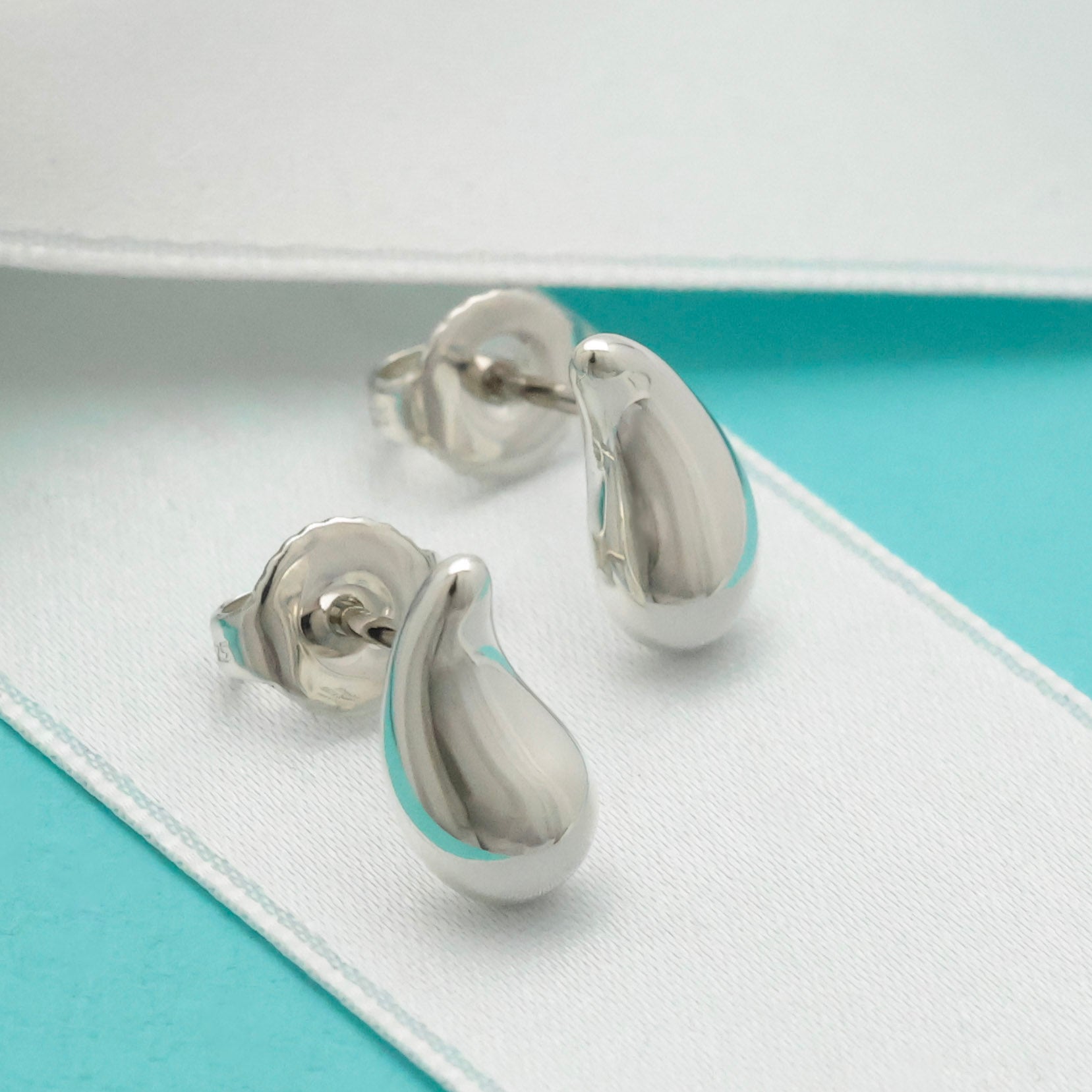 TIFFANY&Co. ティアドロップ エルサペレッティ スタッド ピアス AG925