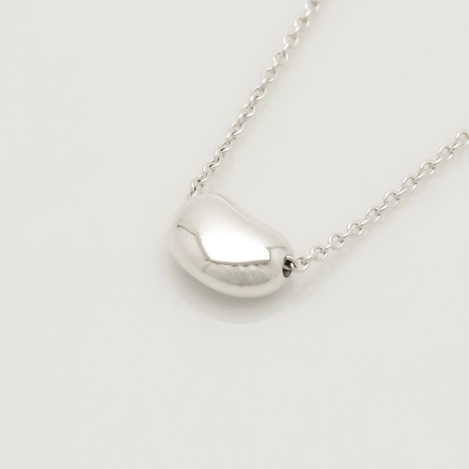  Tiffany & Co. Peretti Mini  Bean Necklace  Sterling Silver 925 