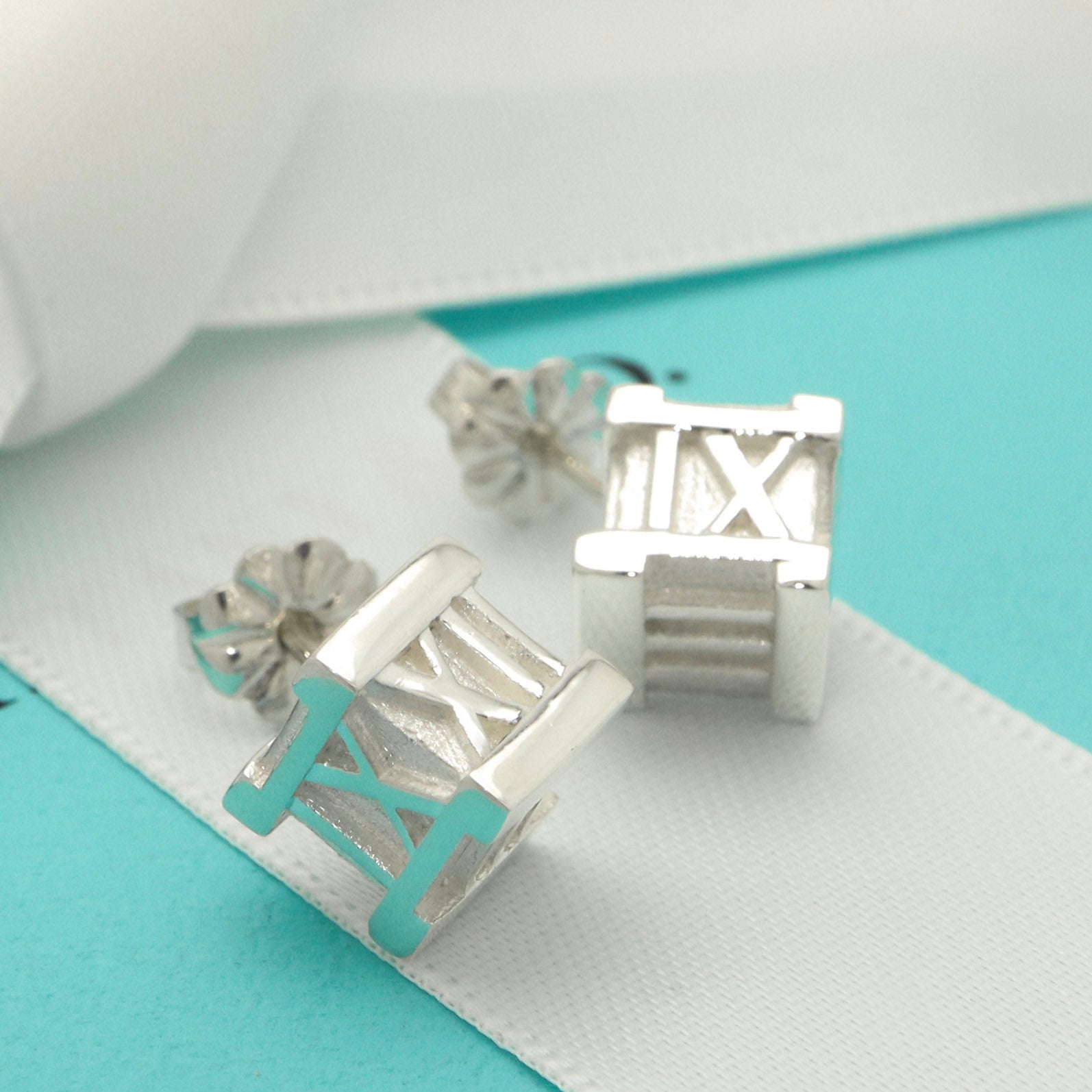 TIFFANY&Co. アトラス キューブ スタッド ピアス AG925